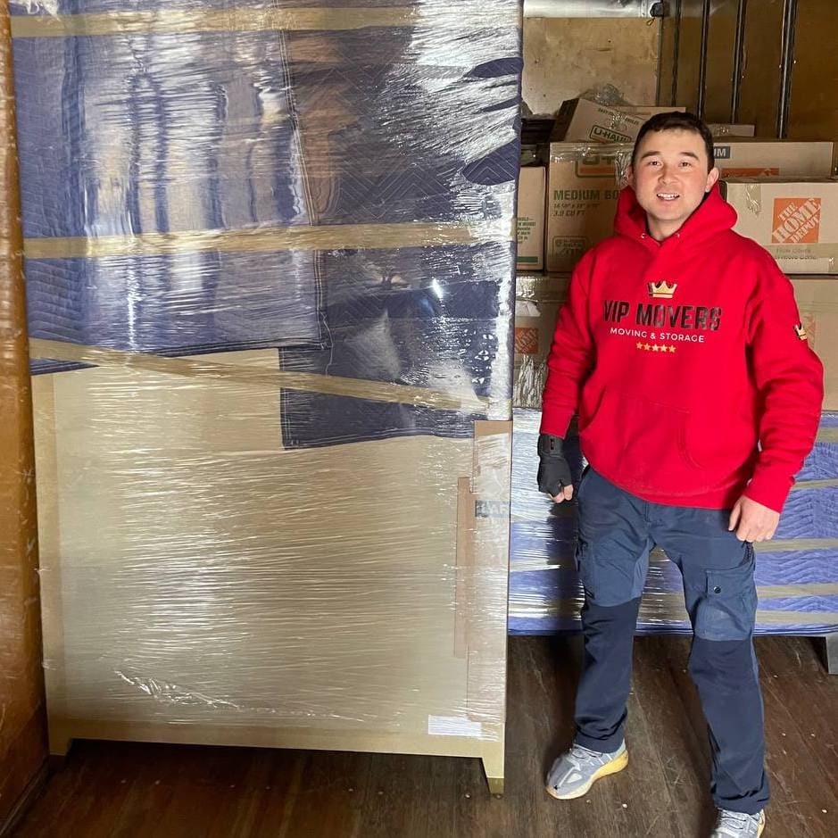 VIP Movers transporting boxes